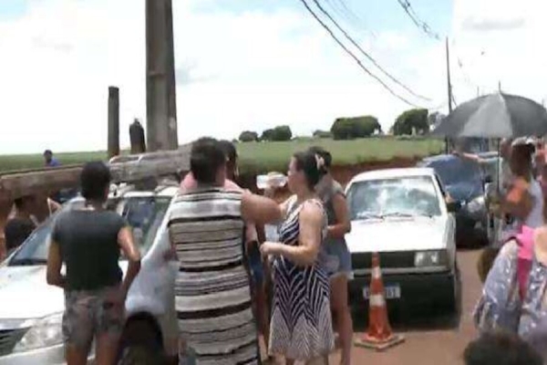 Protesto por Serviços Básicos: Avenida Saul Elkind é Interditada devido à Escassez de Água na Zona Norte