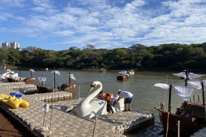 Pedalinhos começam a funcionar no Lago Igapó