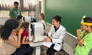 Hoftalon entrega óculos para alunos de escolas municipais na zona norte nesta sexta