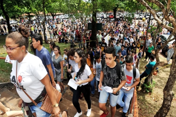 Universidade Estadual de Londrina tem 1ª fase do vestibular no domingo