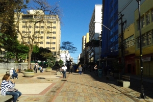 Comércio de rua de Londrina fecha nesta quarta; veja funcionamento dos shoppings