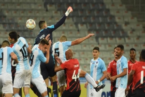 LEC perde por 5 a 0 para o Athletico e está fora do Paranaense