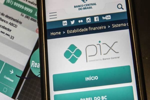 Após repercussão negativa e fakes, governo revoga mudanças no Pix