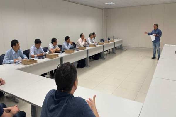 Pesquisadores chineses vêm a Londrina conhecer técnicas para cultivo de soja