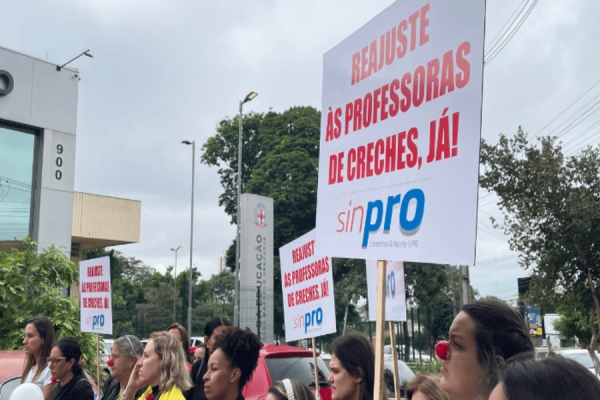 Justiça dá 48 horas para Prefeitura de Londrina responder sobre reajuste de professores de CEIs