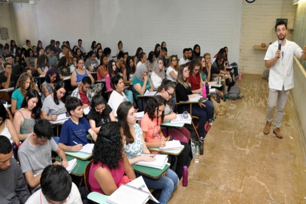 Cursinho da UEL abre inscrições com 450 vagas nesta quarta-feira