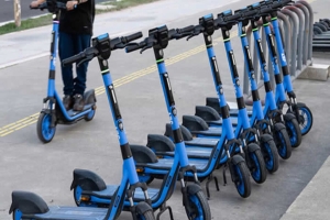 Patinetes elétricos começam a funcionar em Londrina; veja como usar