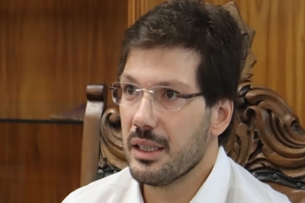 Tiago Amaral veta projeto para distribuição de remédios à base de cannabis