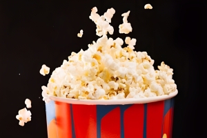 Cinema de Londrina encherá balde de pipoca de até 10 litros por R$ 19 em promoção