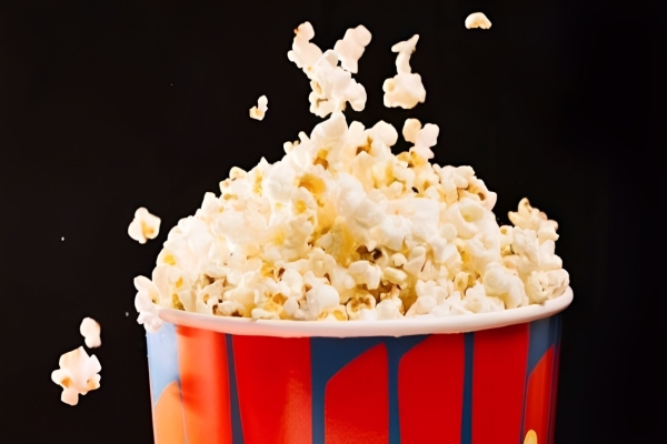 Cinema de Londrina encherá balde de pipoca de até 10 litros por R$ 19 em promoção