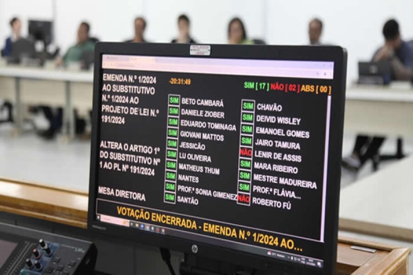 Vereadores de Londrina aprovam aumento salarial de vice e secretários